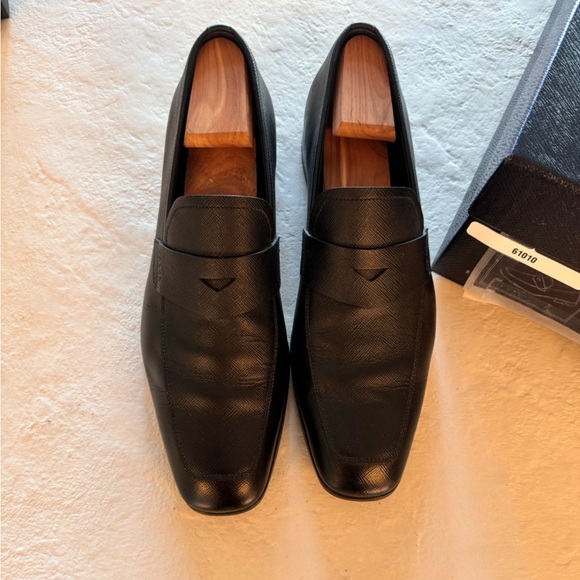 Mens Prada Logo Embossed Leather Penny Loafers - Size 7 - Picture 2 of 4